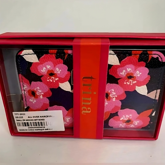 Trina Turk NWT Bold Floral Pink & Black Wallet - Picture 4 of 9